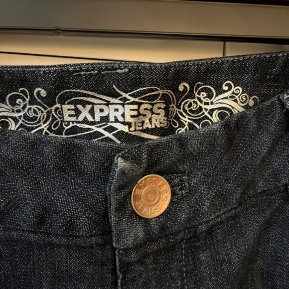2 Express Size 4 Shorts -- One is "Extreme High Waist" - Picture 8 of 11